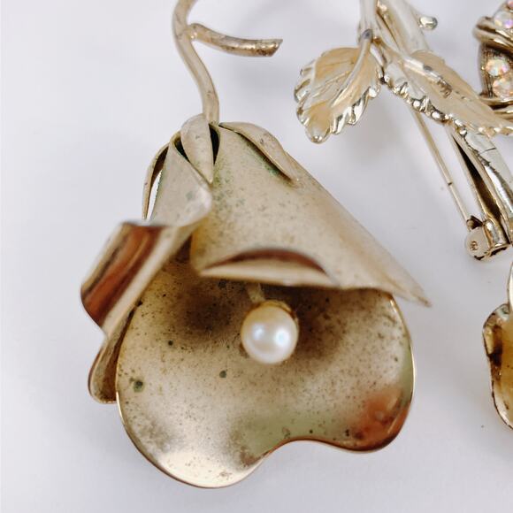 VTG Mid Century Brooch Lot of 3 Floral Faux Pearl Rhinestone Gold Tone Pins - Picture 5 of 13